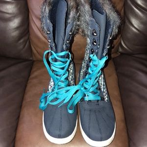 Snow boots- only worn once or twice